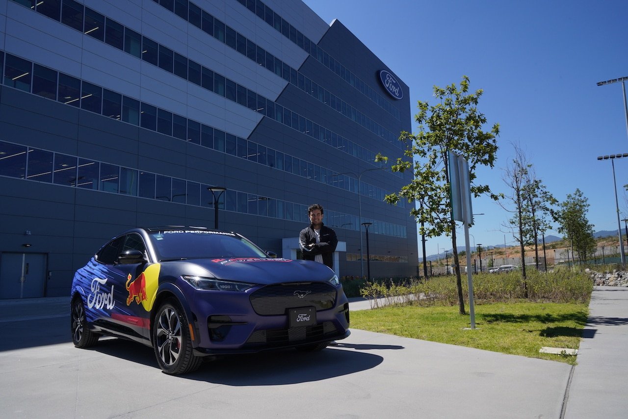 Checo Pérez - Proyectos - Ford El Cristo en Naucalpan Estado de Mexico